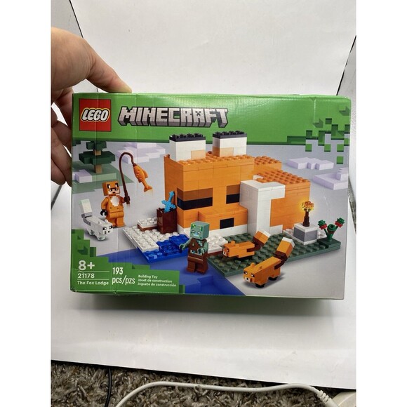 Lego Minecraft 21178 The Fox Lodge Building Set NiB Box Damage - Picture 1 of 3